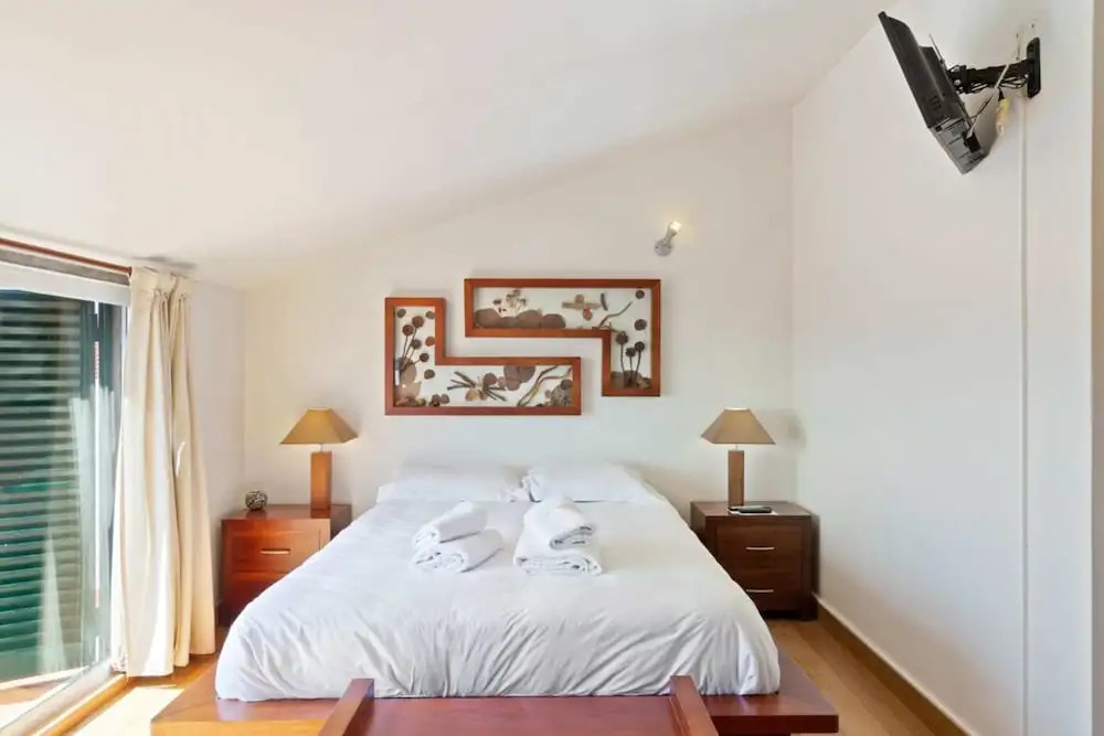 Lovely 2 Bedroom Duplex Apt w Terrace in Cascais