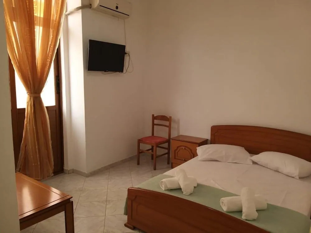 Apartments and Rooms Armanda
