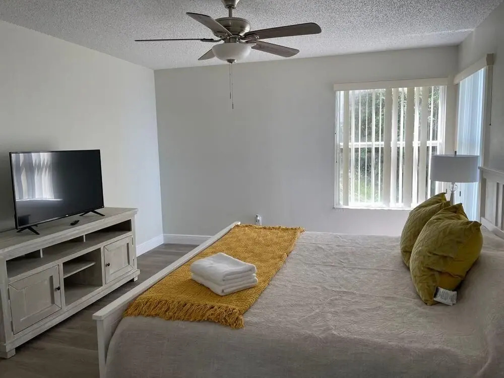 Three Bedroom Apartment #7 -- 2737 NPB -- Vusa Three Bedroom Condo Apartment