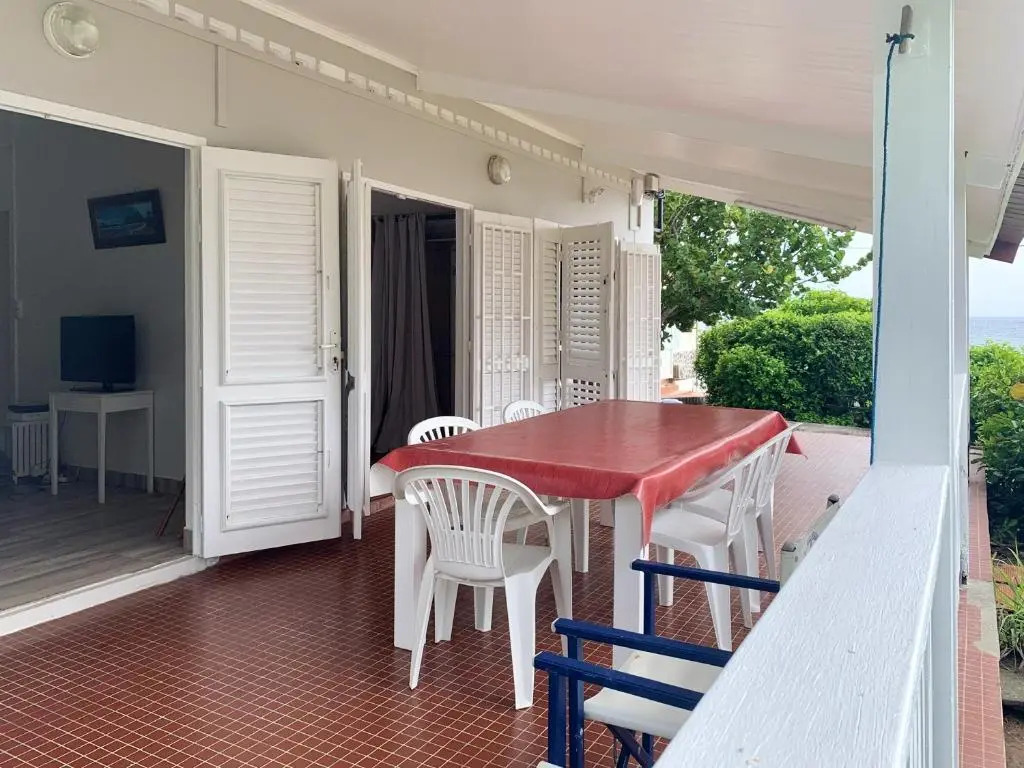 Bungalow de 2 chambres a Le Diamant a 50 m de la plage avec vue sur la mer jardin clos et wifi
