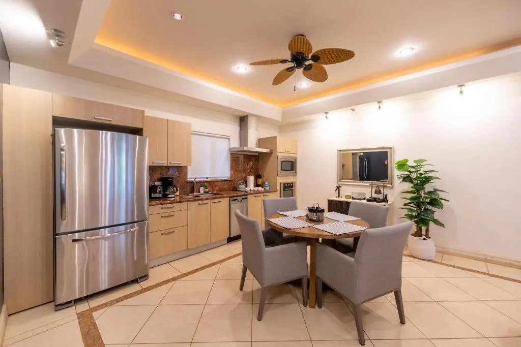 Bocaraca 2 - Luxury 2 BR Condo