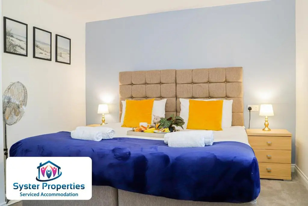 Syster Properties- Leicester Large 3 double bedroom Home