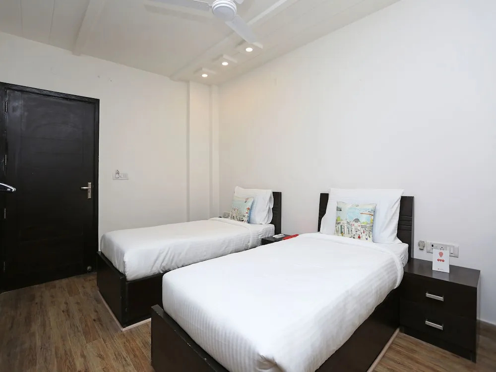 OYO Townhouse 281 Harsh Vihar Near M2K Cinemas Rohini