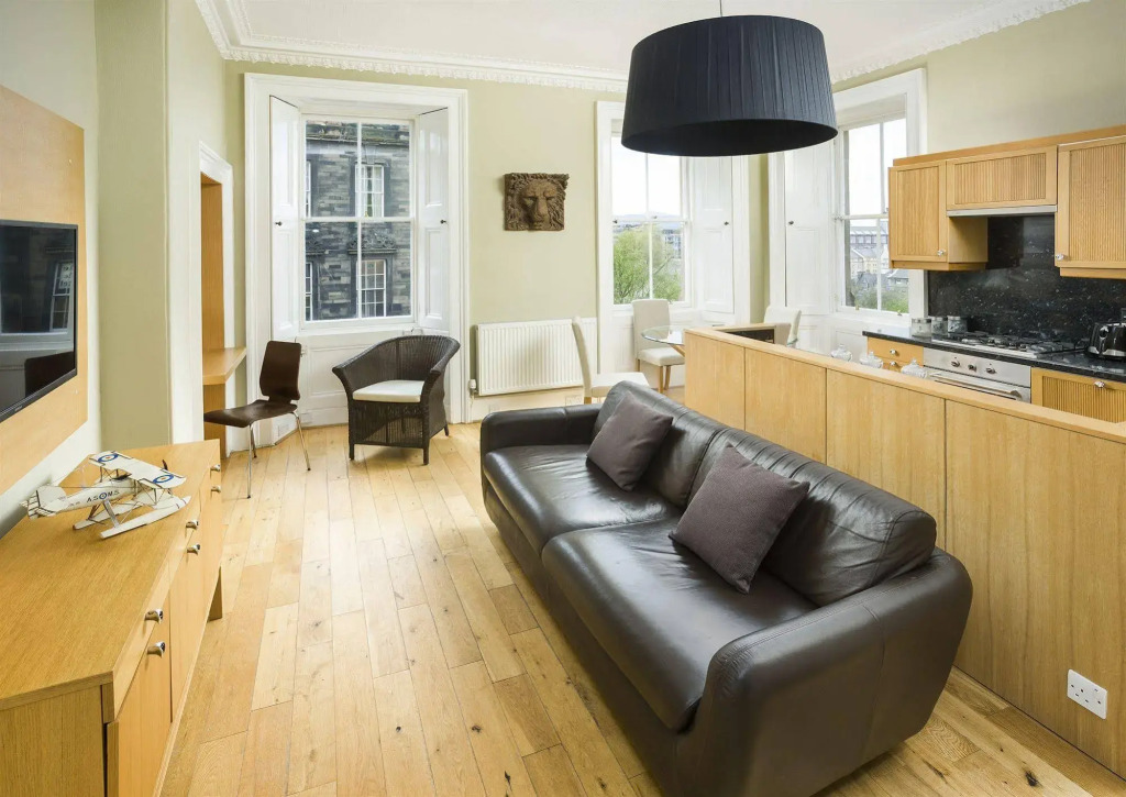 Royal Mile Apartments by Joivy