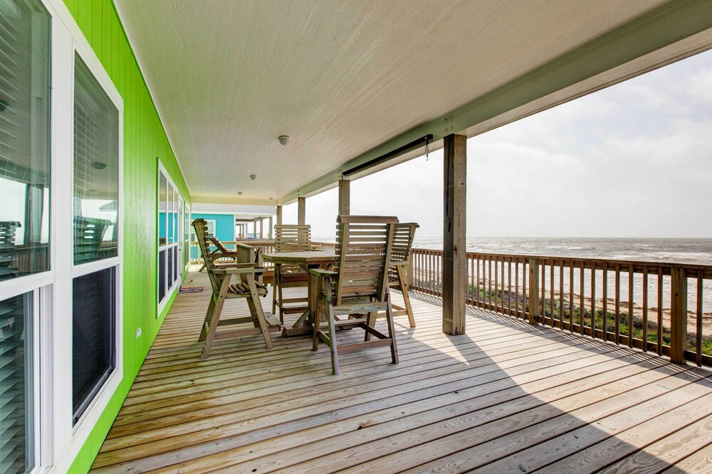 Gilchrist 'EZ Street Beach House' w/ Gulf Access!
