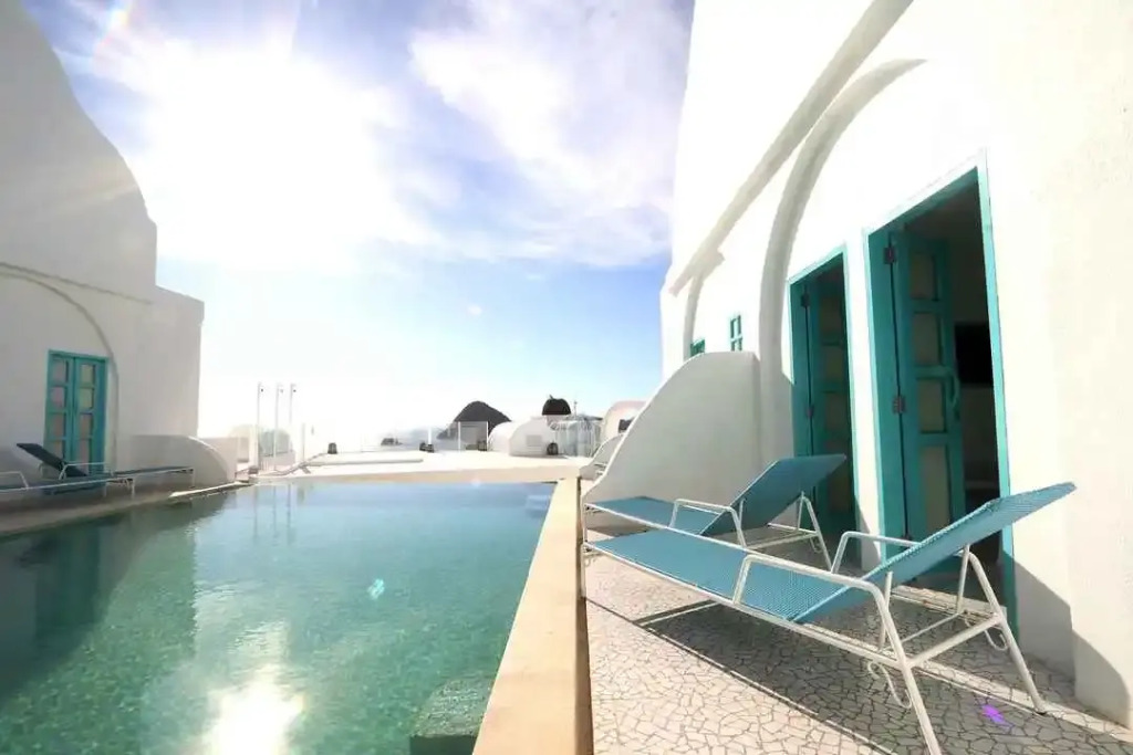 Loccal Collection Hotel Komodo