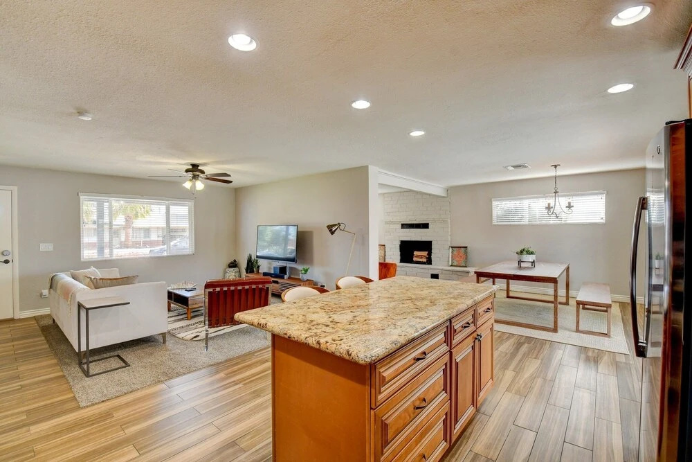 Designer Desert Escape In Old Town W/ Private Pool 4 Bedroom Home