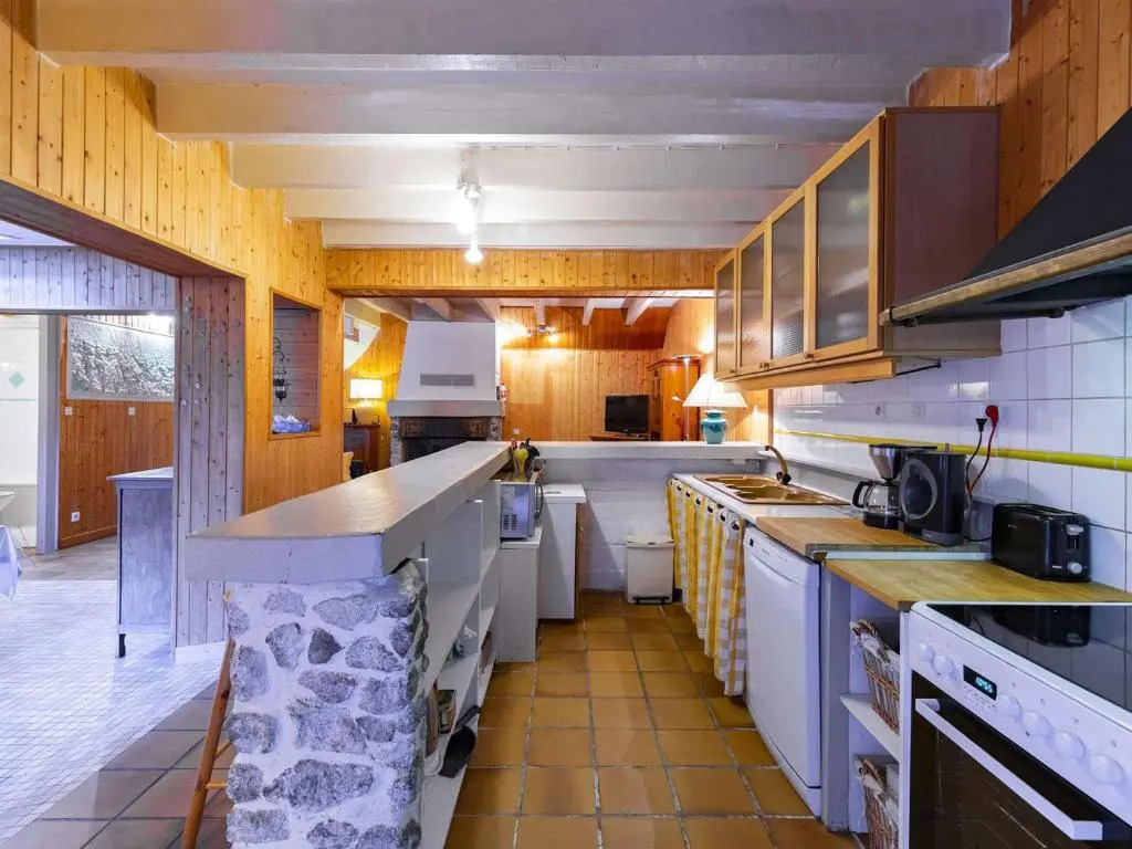 Maison au centre du village, cour privative, au calme, Wi-Fi, cheminée, idéale pour familles. - FR-1-401-234