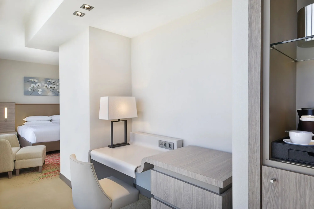 Park Mall Hotel & Conference Center