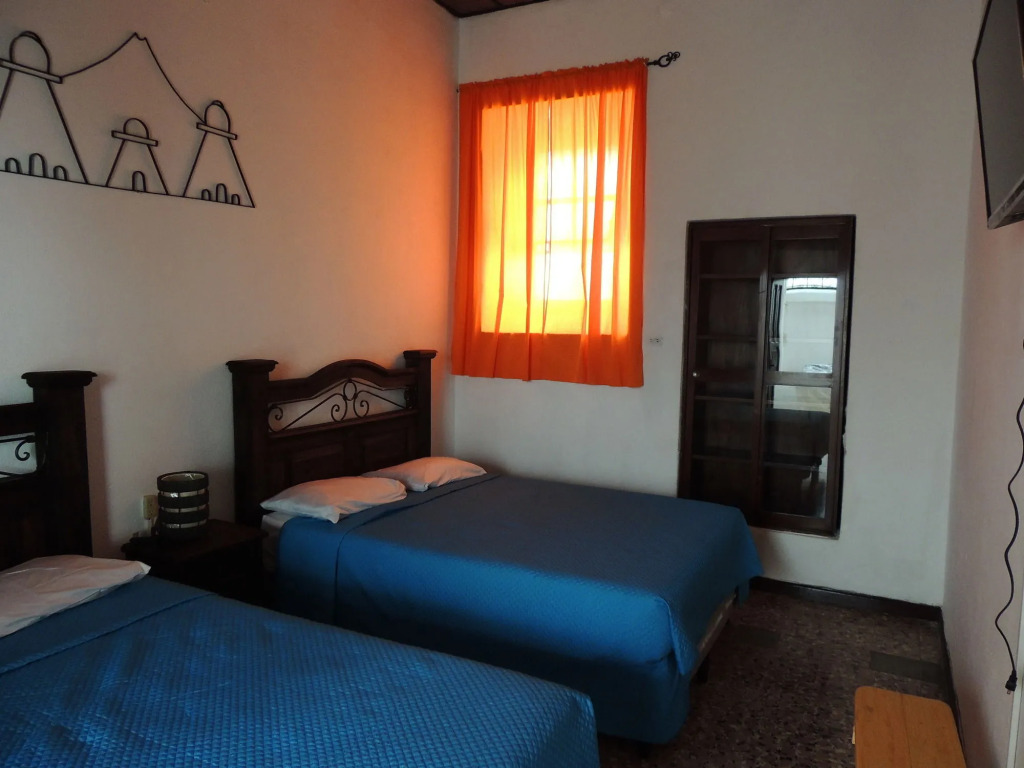Feathers Hotel & Lounge
