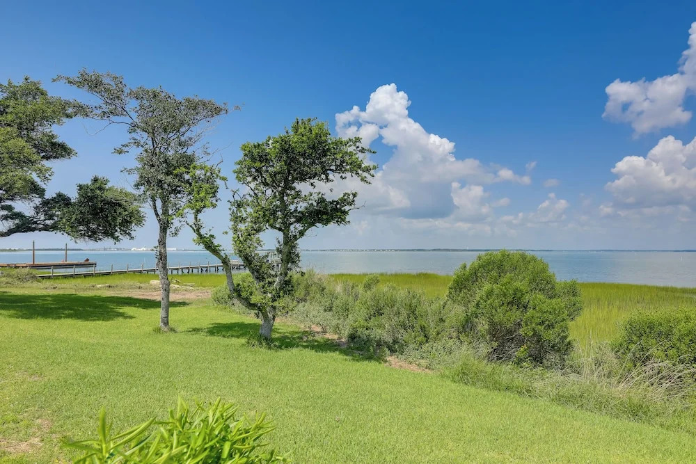 Waterfront Vacation Rental Home on Newport River!