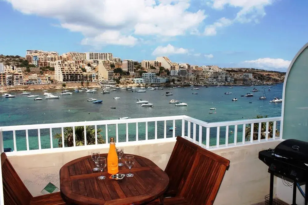 Blue Harbour – Seafront Self-Catering Holiday Penthouse – St Paul’s Bay