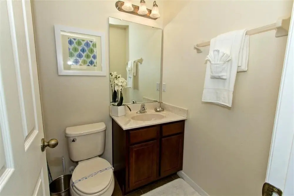 Gated,south Facing Pool With Spa, Games Room & BBQ