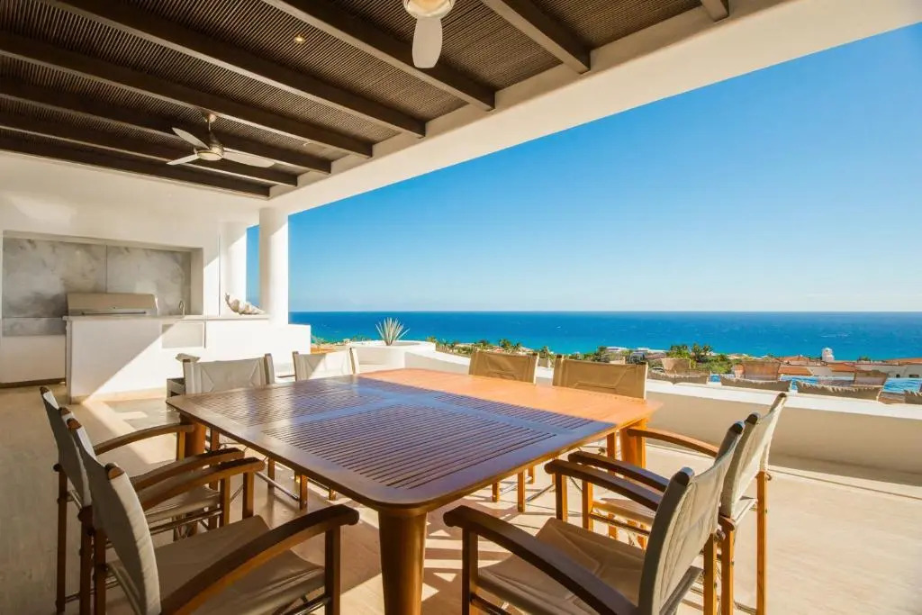 Casa Yvonne Modern Amenities Near Exclusive Golf Course Sleeps 16