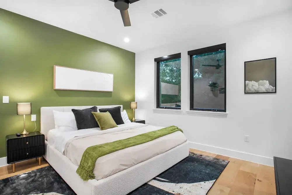 ATX South Lamar Creekside with Hot tub