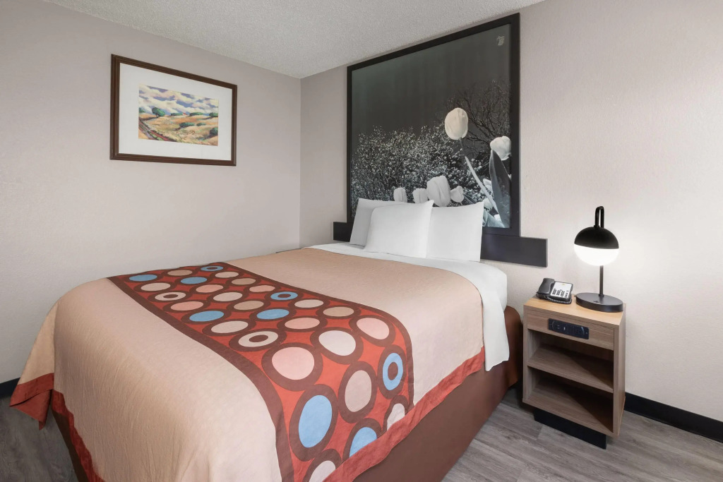 Super 8 by Wyndham Kent/Akron Area