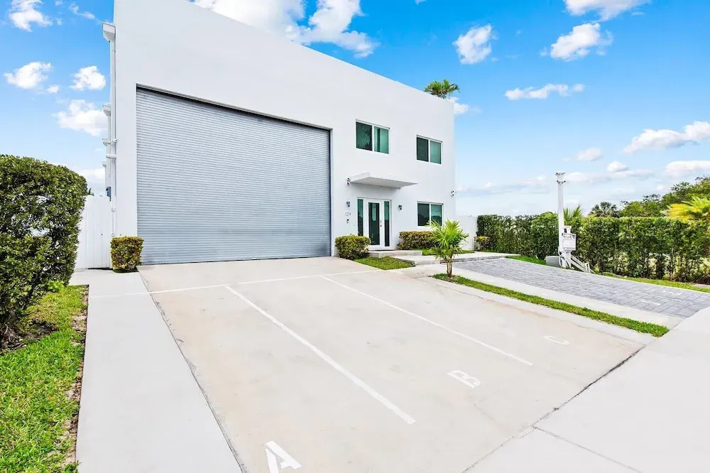 Apt W/patio, Balcony & Mini-golf