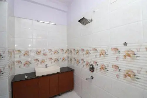 Love Guest House By OYO Rooms