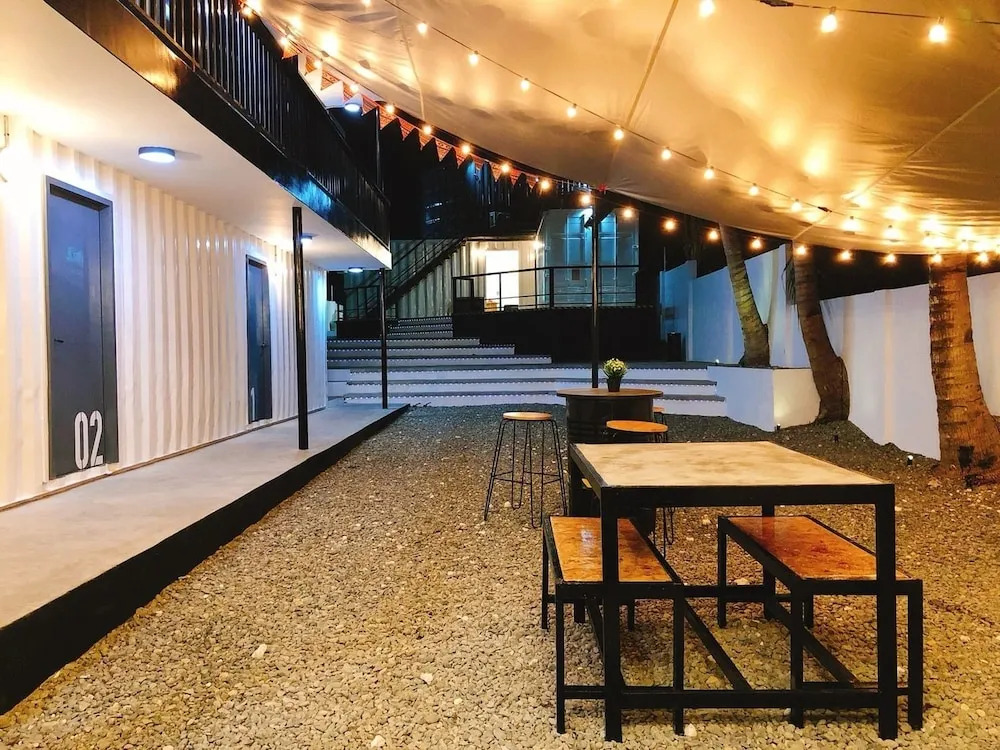 Pig Dive Hostel Moalboal