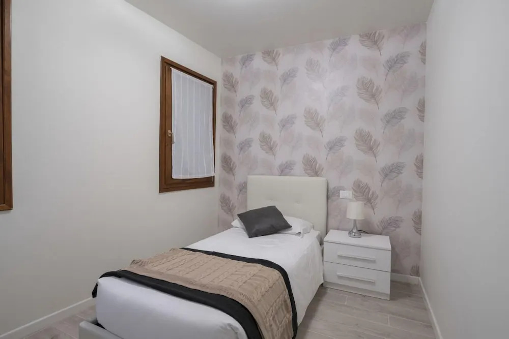 San Marco Style Canal View Apt 1 by Wonderful Italy
