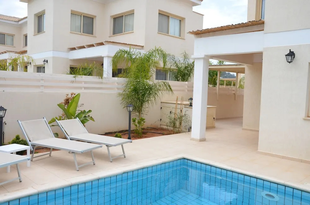 Anthorina Villa 13