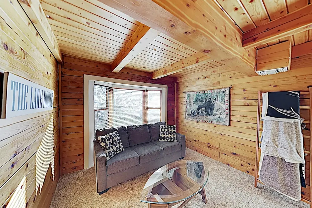 Expansive Haven W/ Fireplaces & Epic Game Room Home