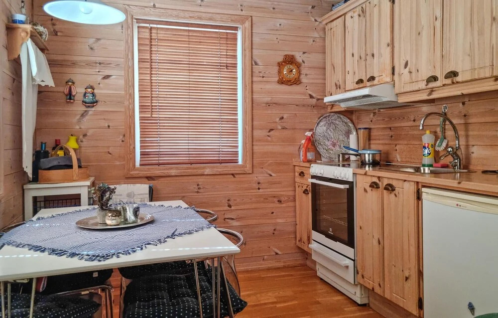3 Bedroom Beautiful Home In Flekkerøy