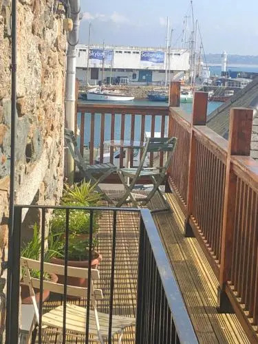 Sunny Corner - Harbour View Apartment - 102