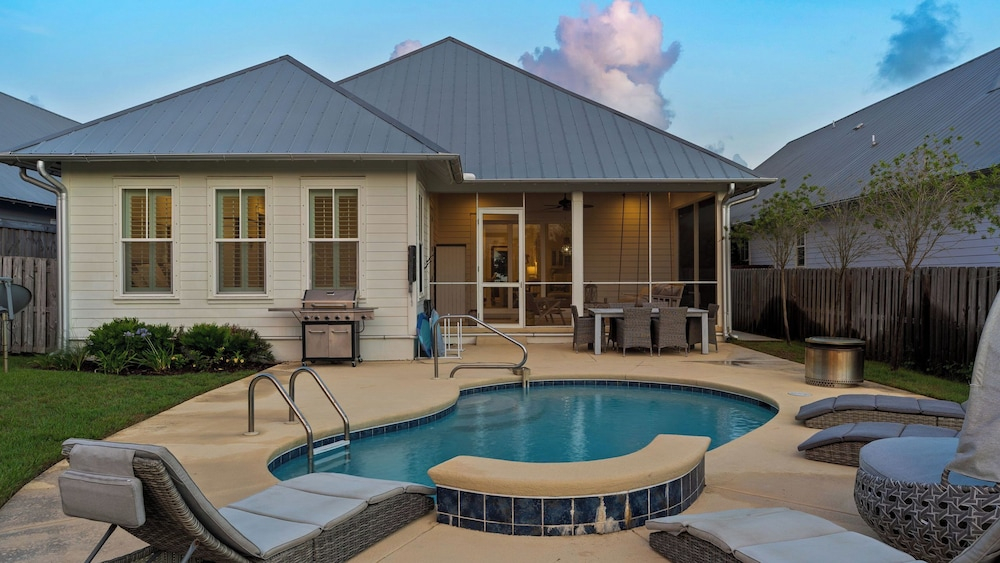 Tipsy Mermaid by Avantstay Private Pool, Games & Walk to Santa Rosa Beach