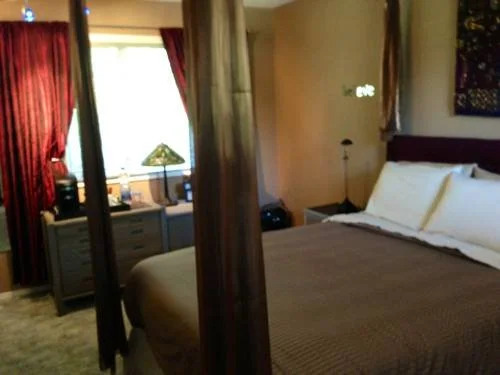 Redwood Meadows Bed and Breakfast