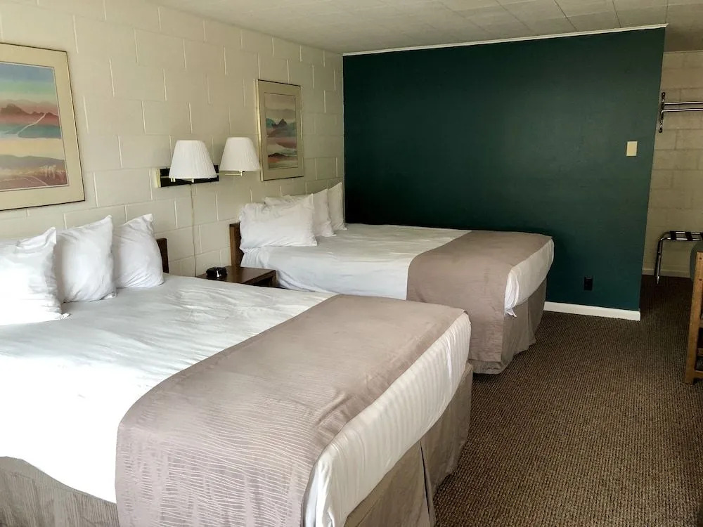 Four Winds Motel