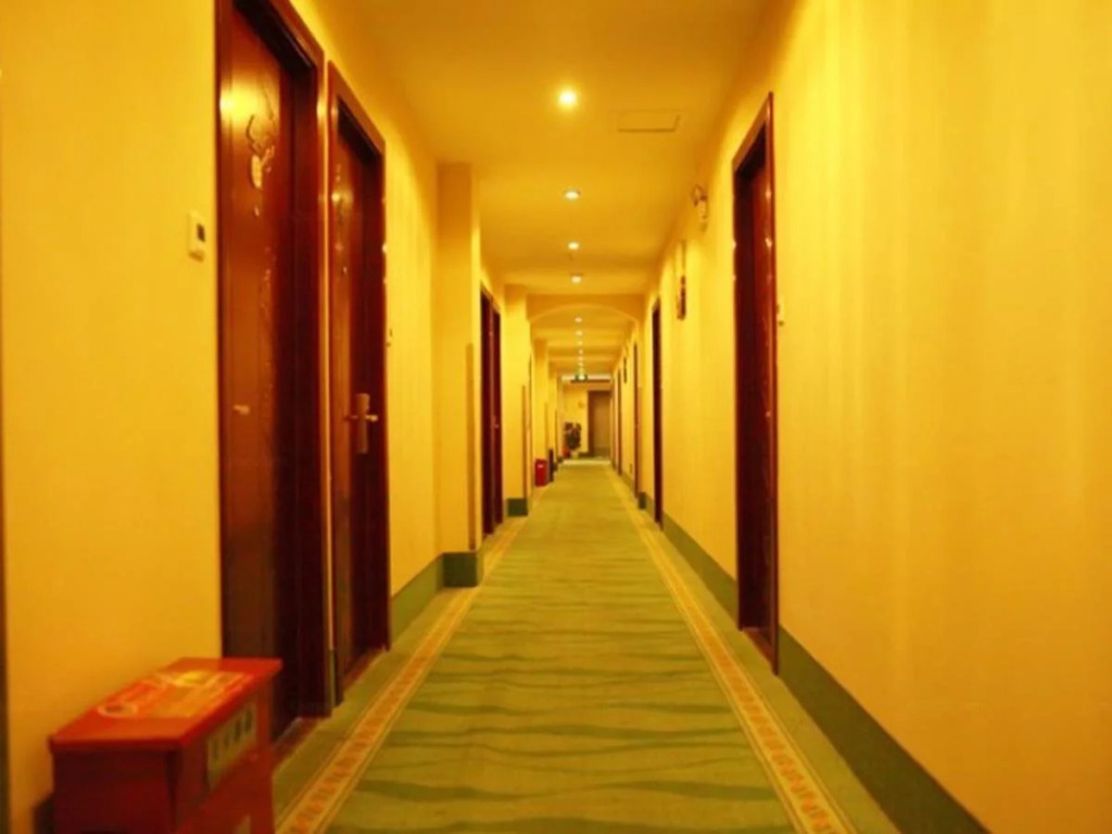 GreenTree Inn Nanjing ZhonGYAnGMEn Railway Station Express Hotel