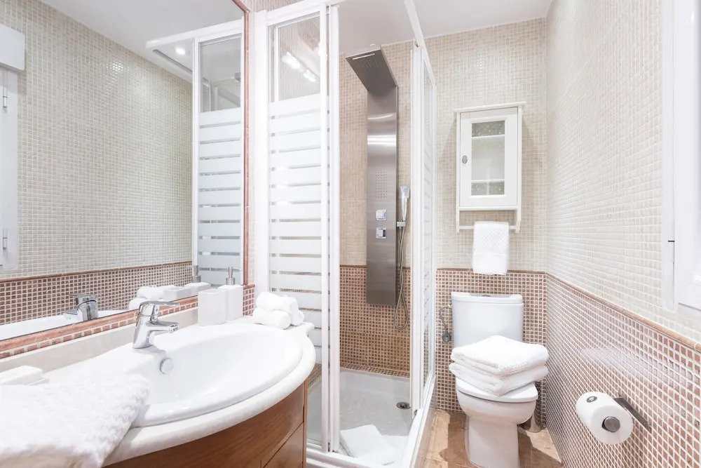 Fuencarral Apartments by Flatsweethome