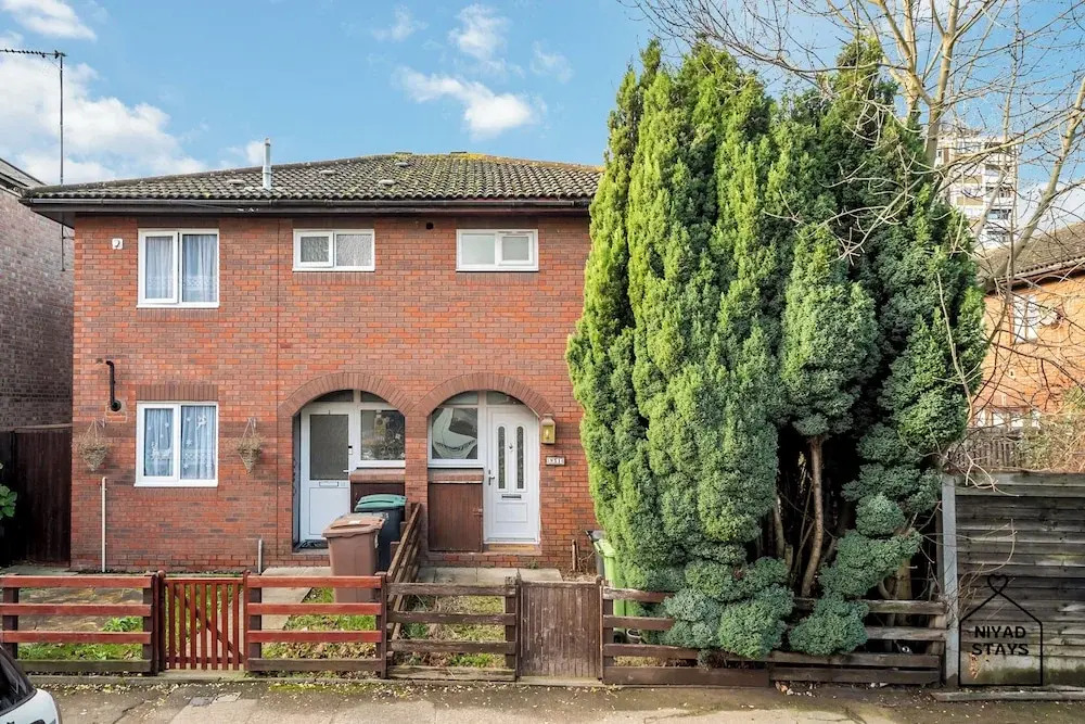 Hale Lodge, Beautiful 3 BR Home With Free Parking