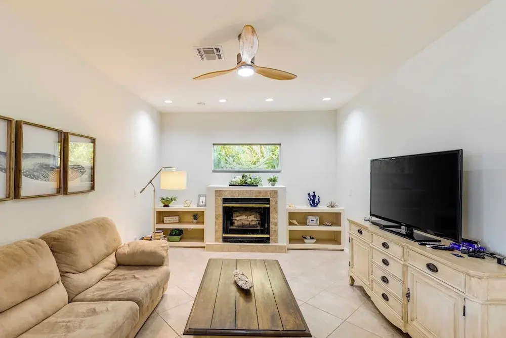 Private Pool, Pond Views, & Bonus Lounge in Gated Naples Community Drive to Dining & Sand