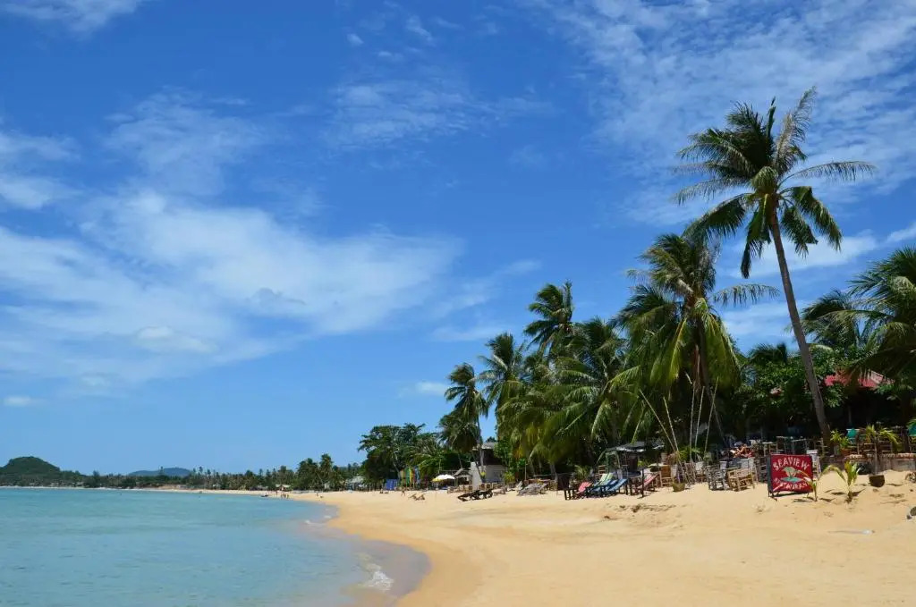 Baan Banyan Villa, wood house short walk to Mae Nam beach