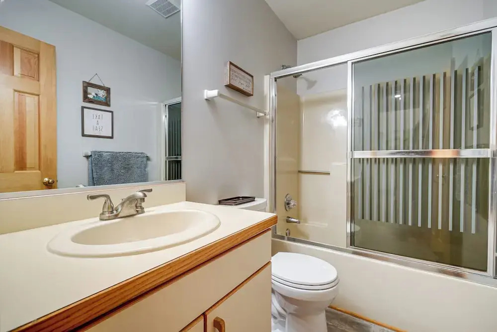 1/2 Mi to Beach Access: Southern Shores Gem + Deck