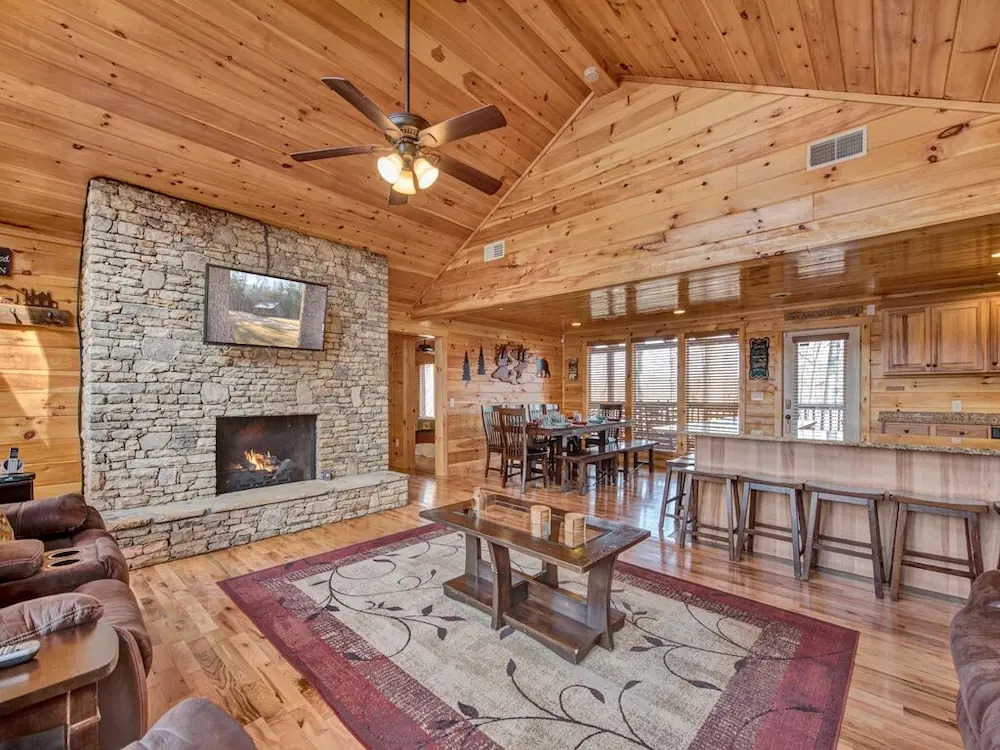 Parkside Lodge 6 Bedroom Home with Hot Tub