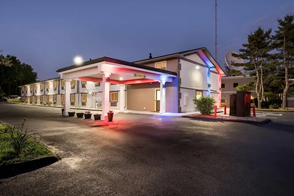 Super 8 by Wyndham Lewiston Auburn Area