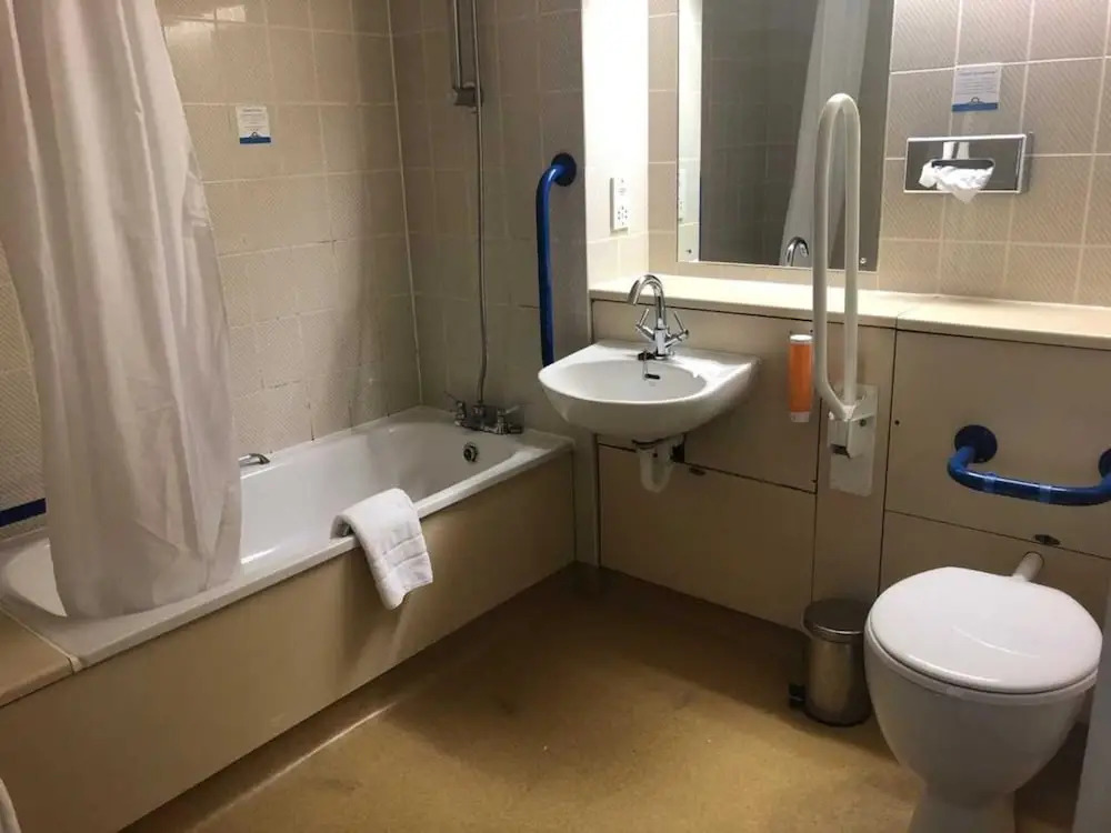 Days Inn Fleet M3