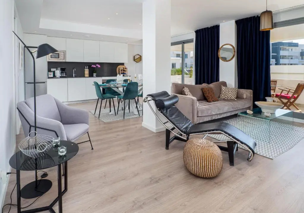 2313-Amazing new luxury apartment with three bedrooms