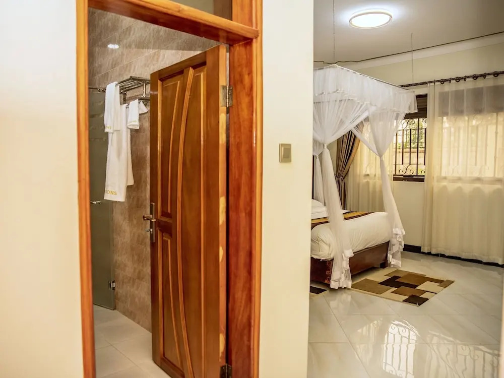 2 Bed - Sleeps 4 - Parking - 20 min to Airport