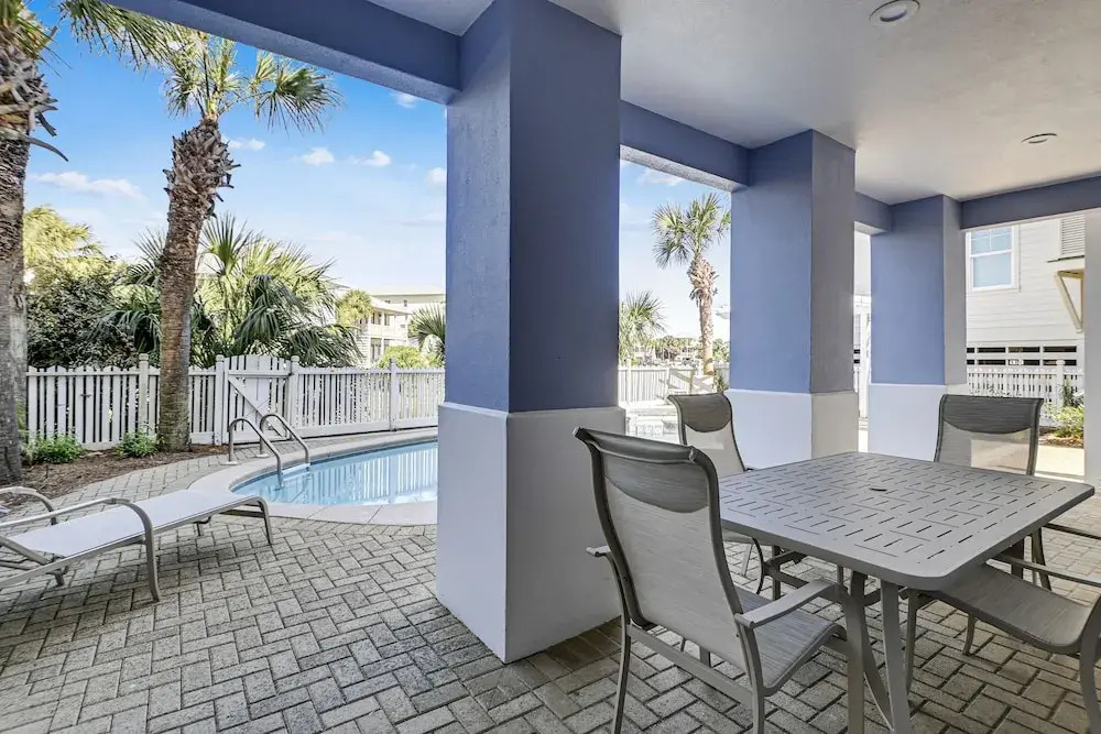 Paradise Pointe - Gorgeous 4 BR home with pool by RedAwning