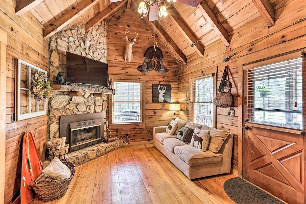 Stunning Ellijay Cabin w/ Community Amenities
