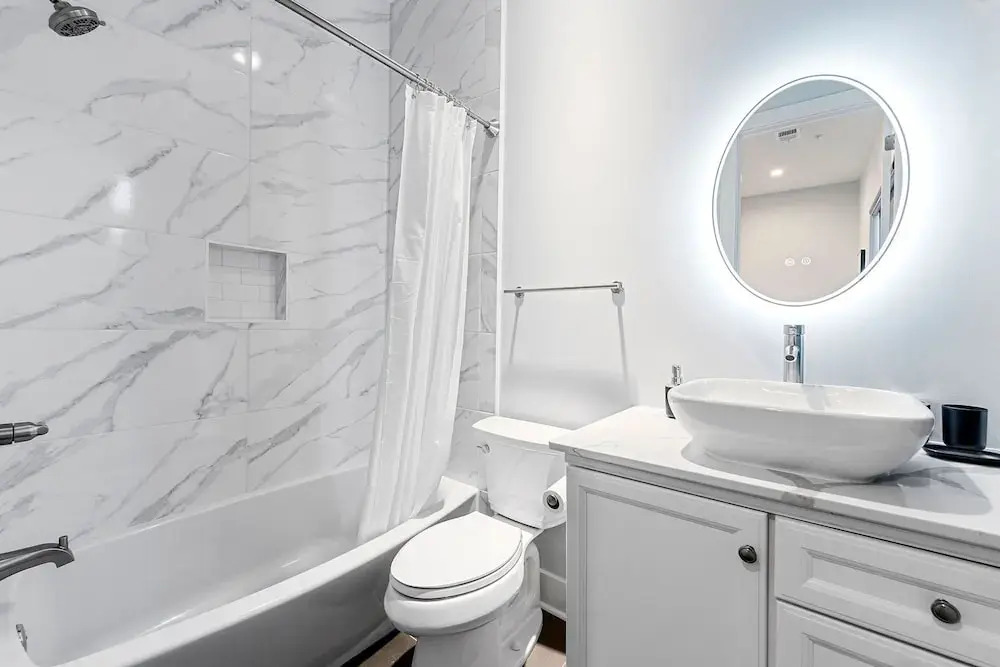 Stylish Midtown Home w Rooftop Views by Silverx
