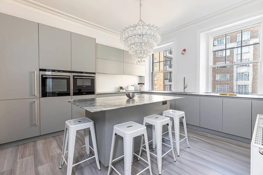 Social Distancing in 3-bed Flat, Near Mayfair and Edgware Road