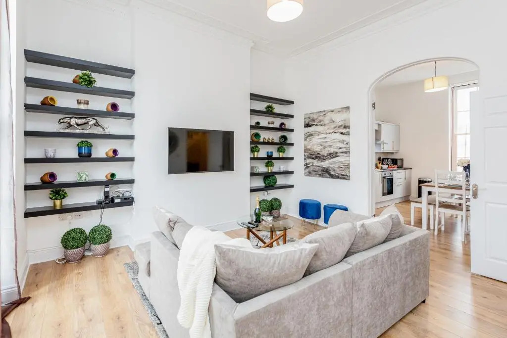 Bright & Spacious 4beds home - Kensington High Street-Olympia