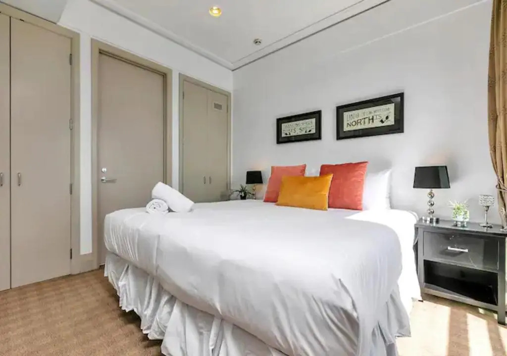 Sunny two bedrooms and Viaduct views