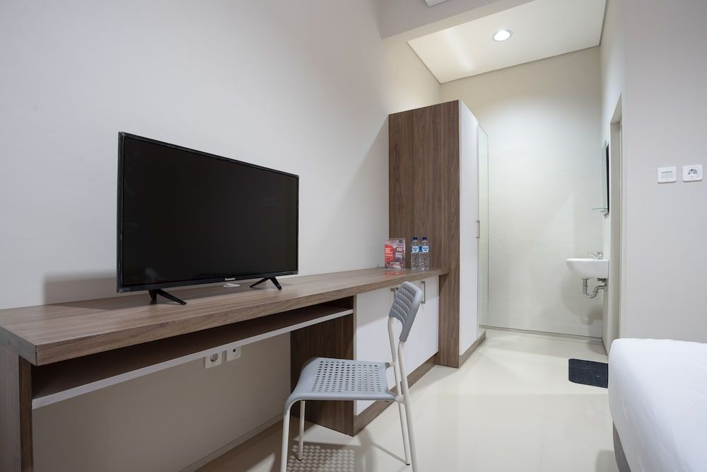 RedDoorz near JIEXPO Kemayoran