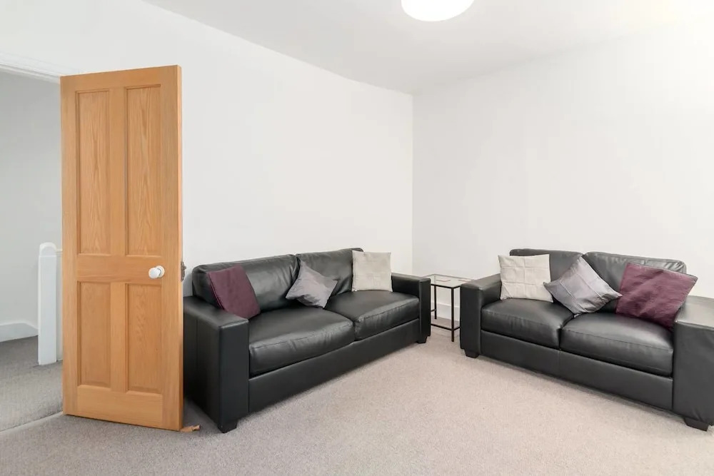 Modern 2 Bed, for 4 Guests in Golders Green!